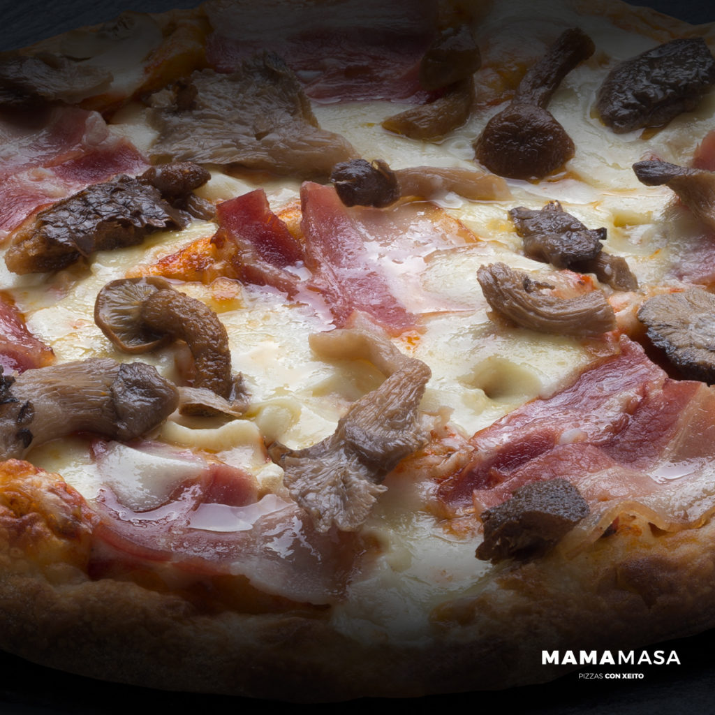 Pizza de bacon y setas Mamamasa